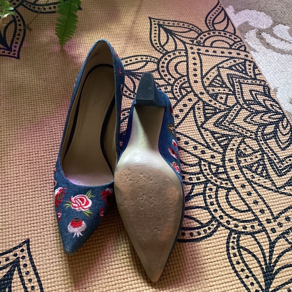 Unique Denim with floral embroidery Heels - Picture 4 of 4